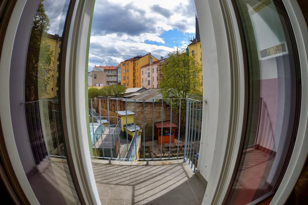 One * Prag